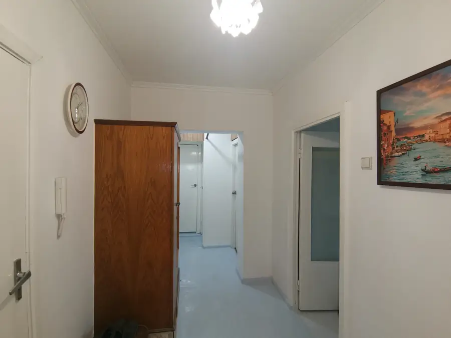 Продается 2-комнатная квартира − 60.4 м²