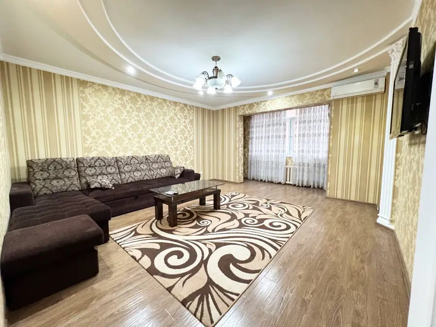 2-комнатная квартира − 65 м², 4/9 этаж