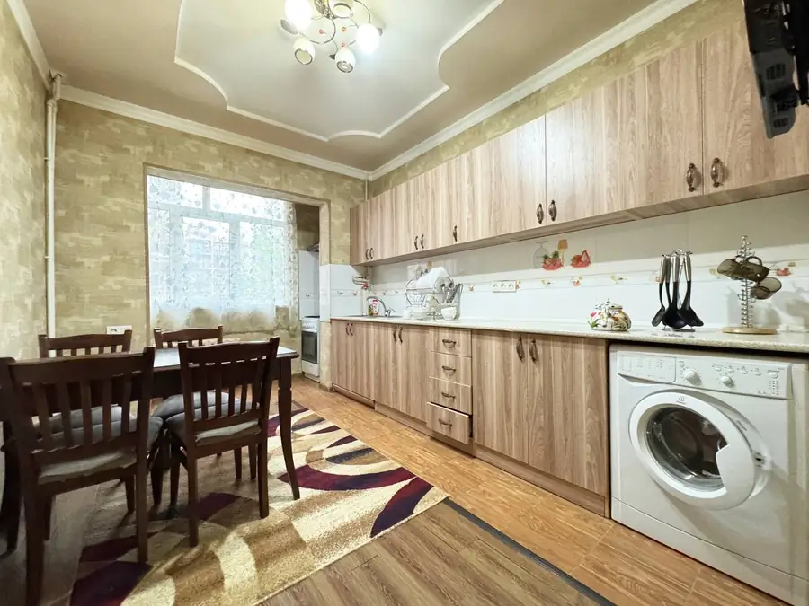 2-комнатная квартира − 65 м², 4/9 этаж