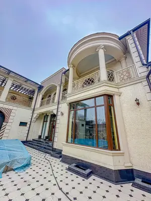 3-этажный дом − 350 м², 12 сот.