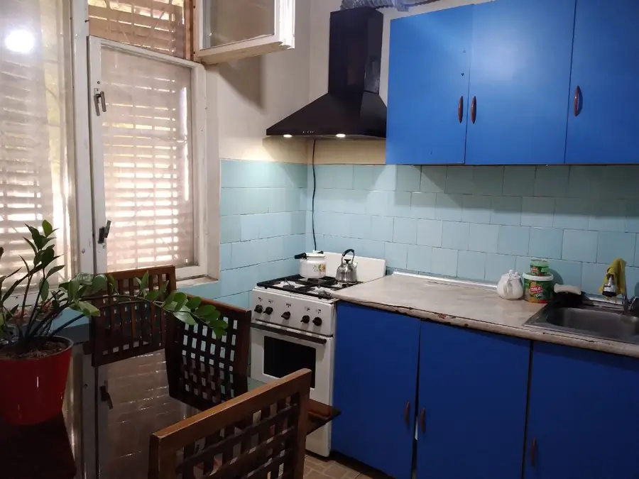 2-комнатная квартира − 60 м², 1/4 этаж