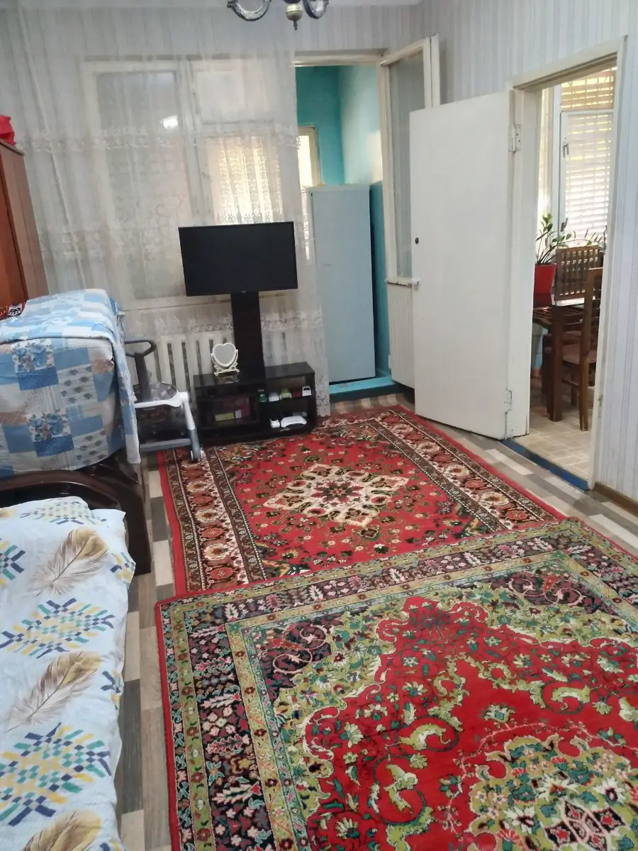 2-комнатная квартира − 60 м², 1/4 этаж