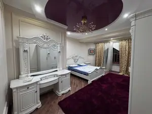 Посуточно 4-комнатная квартира − 130 м²