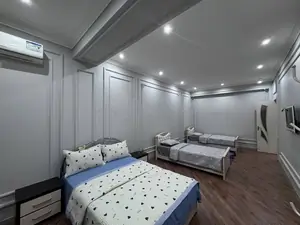 Посуточно 4-комнатная квартира − 130 м²