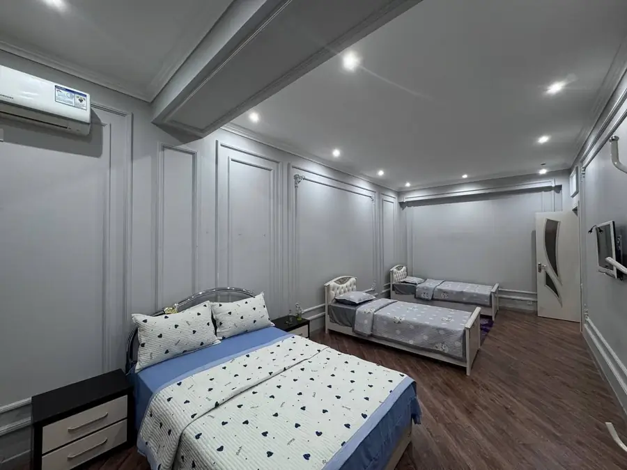 Посуточно 4-комнатная квартира − 130 м²