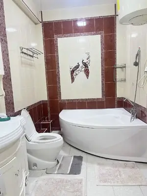 Посуточно 4-комнатная квартира − 130 м²