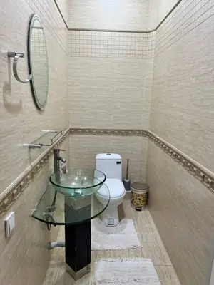 Посуточно 4-комнатная квартира − 130 м²