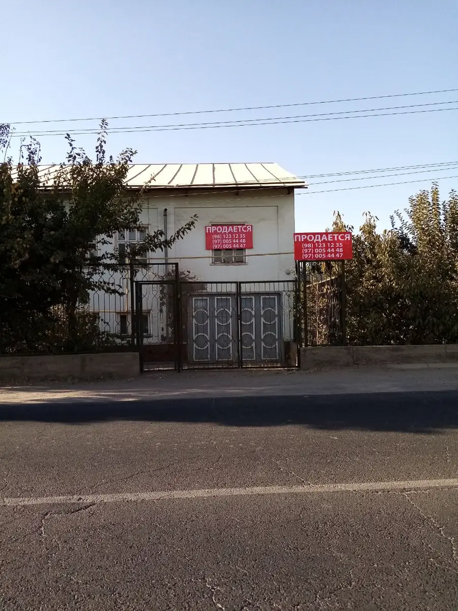 2-этажный дом − 500 м², 10.5 сот.