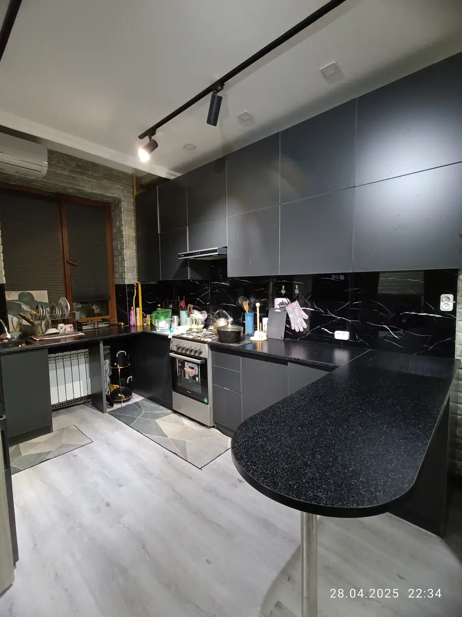 3 xonali kvartira sotiladi − 56 m²