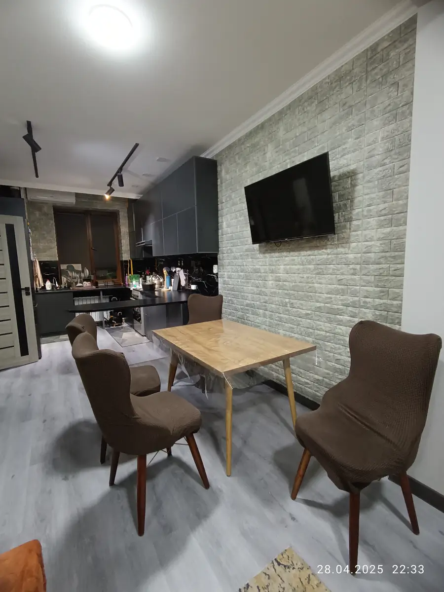 3 xonali kvartira sotiladi − 56 m²