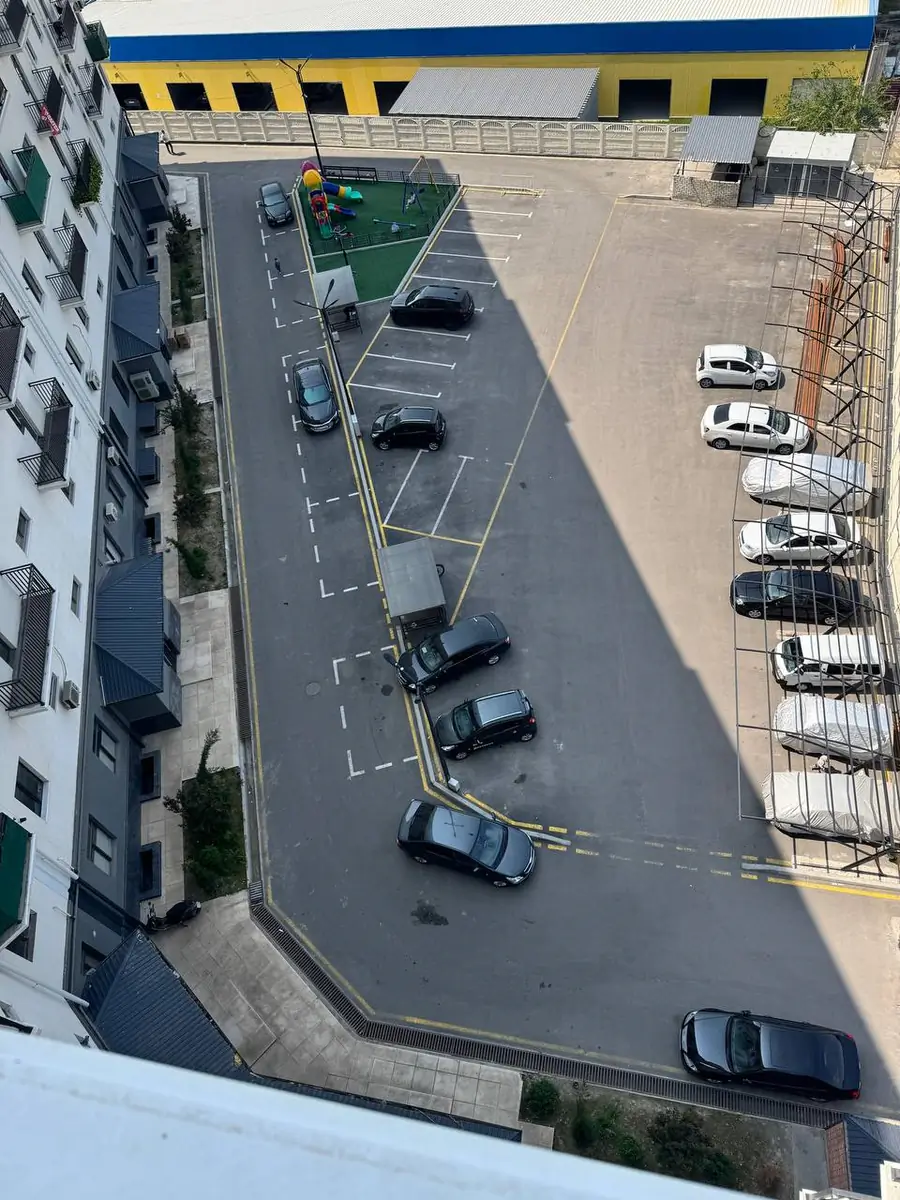 3 xonali kvartira sotiladi − 81.2 m²