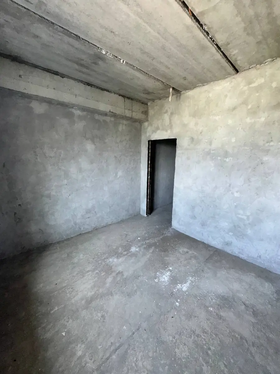 3 xonali kvartira sotiladi − 81.2 m²