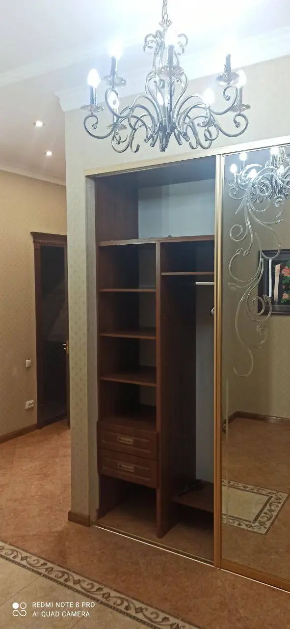 4-комнатная квартира − 190 м², 5/8 этаж