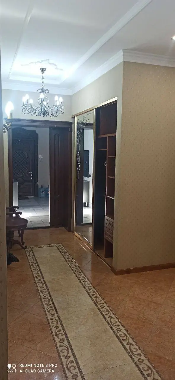 4-комнатная квартира − 190 м², 5/8 этаж