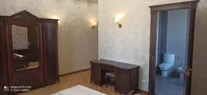 Ijaraga 4 xonali kvartira − 190 m²