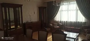 Ijaraga 4 xonali kvartira − 190 m²