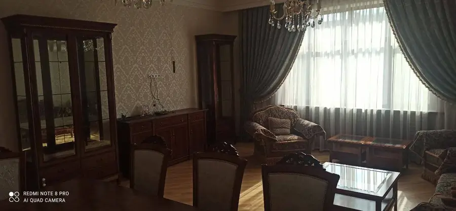Ijaraga 4 xonali kvartira − 190 m²