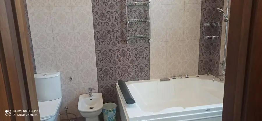 Ijaraga 4 xonali kvartira − 190 m²