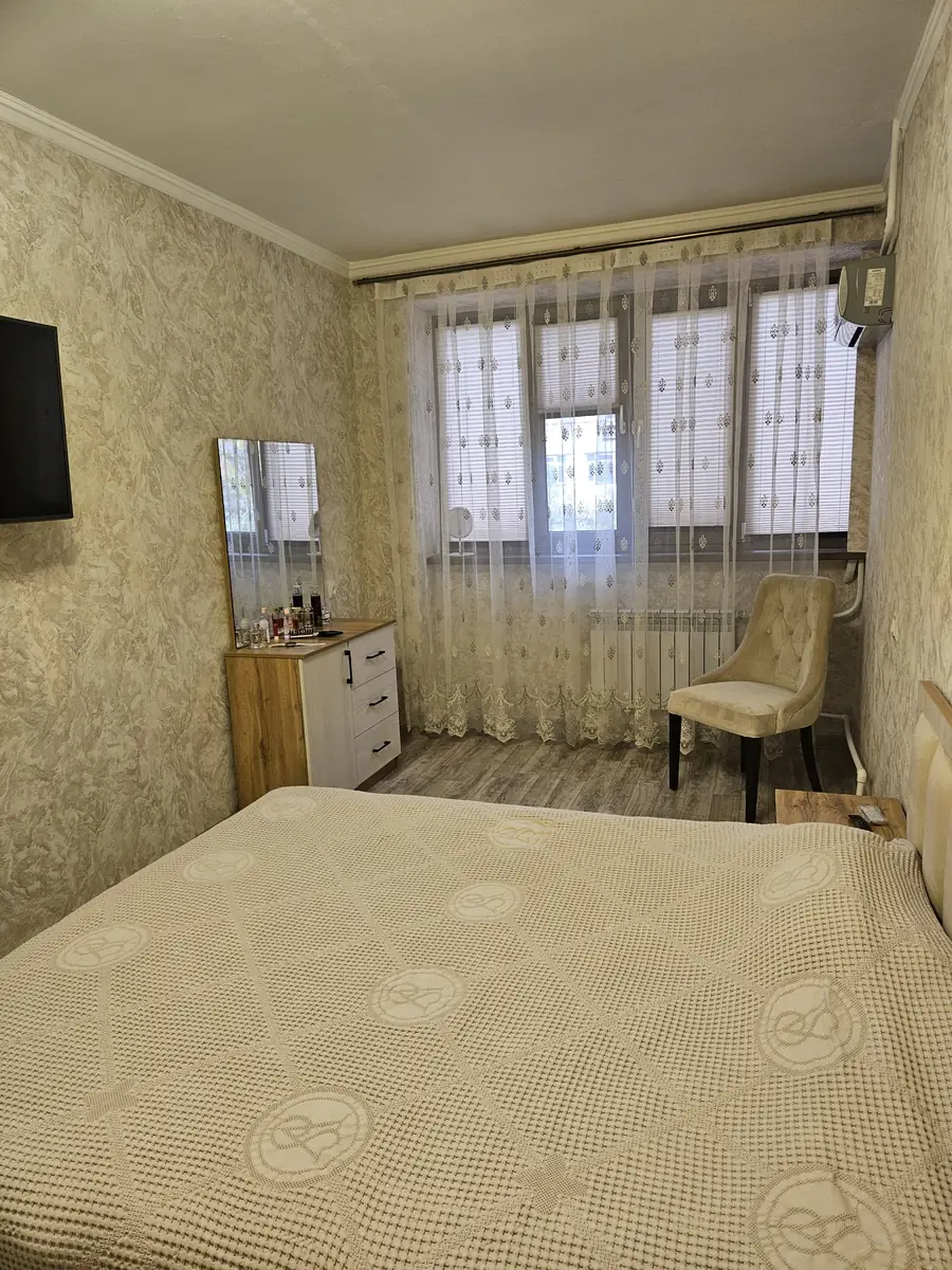 3-комнатная квартира − 90 м², 2/4 этаж