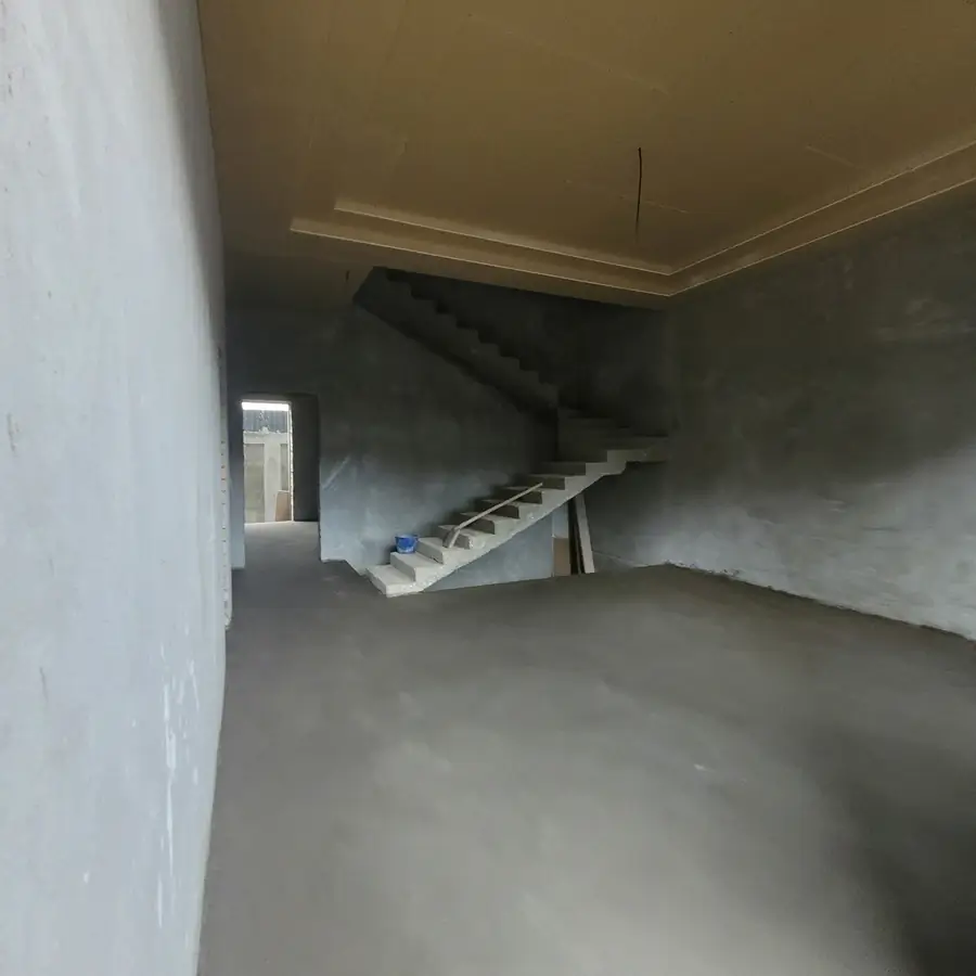 2 qavatli uyning 100% sotiladi − 245 m²