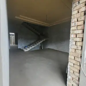 2 qavatli uyning 100% sotiladi − 245 m²