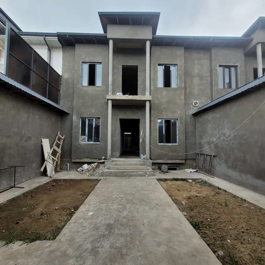 2 qavatli uyning 100% sotiladi − 245 m²