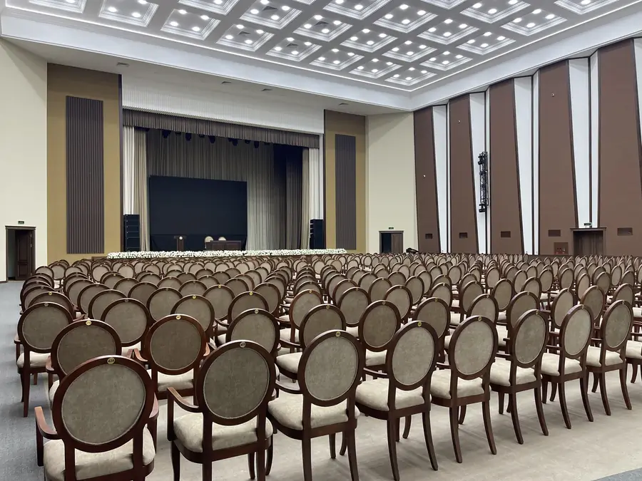 Konferents zal − 745 m² 
