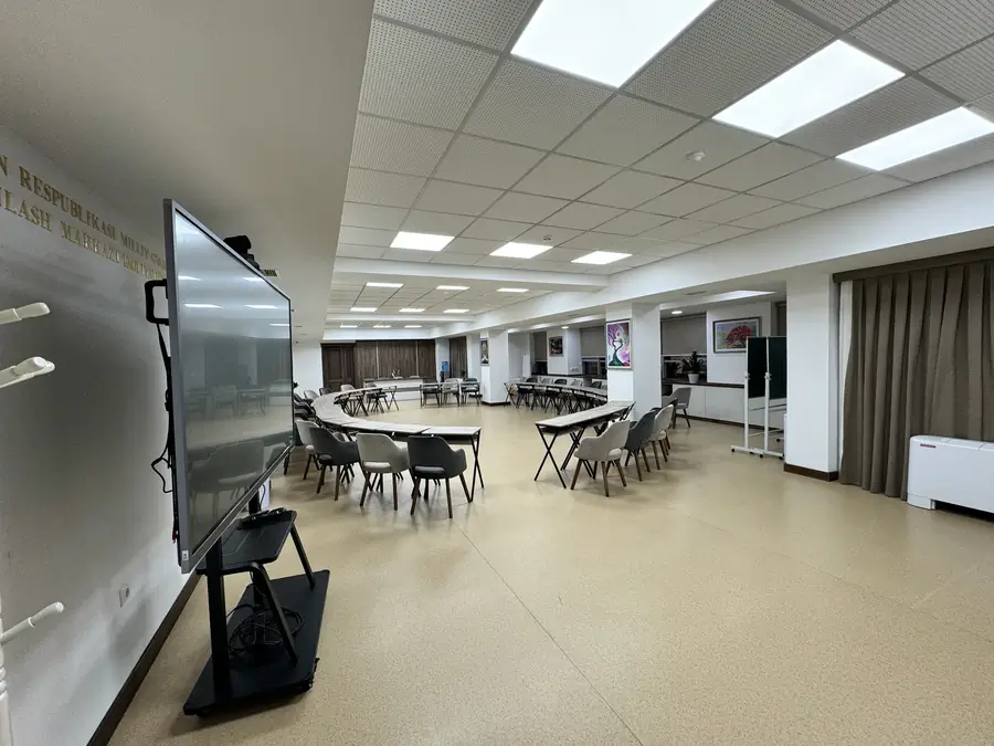 Konferents zal − 150 m² 