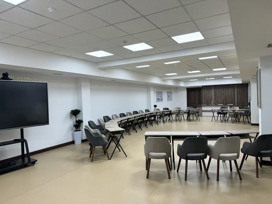 Konferents zal − 150 m² 
