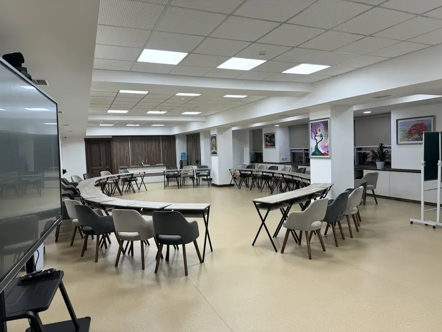Konferents zal − 150 m² 