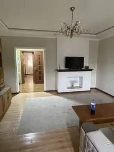 Сдается 2-комнатная квартира − 90 м²