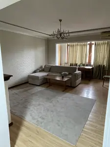 Сдается 2-комнатная квартира − 90 м²