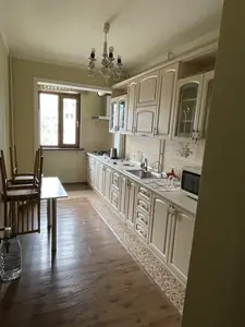 2-комнатная квартира − 90 м², 6/9 этаж
