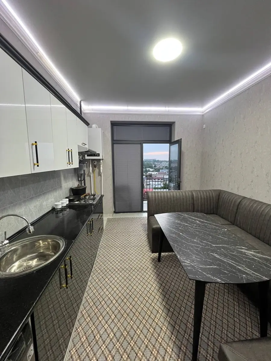 2-комнатная квартира − 75 м², 8/10 этаж