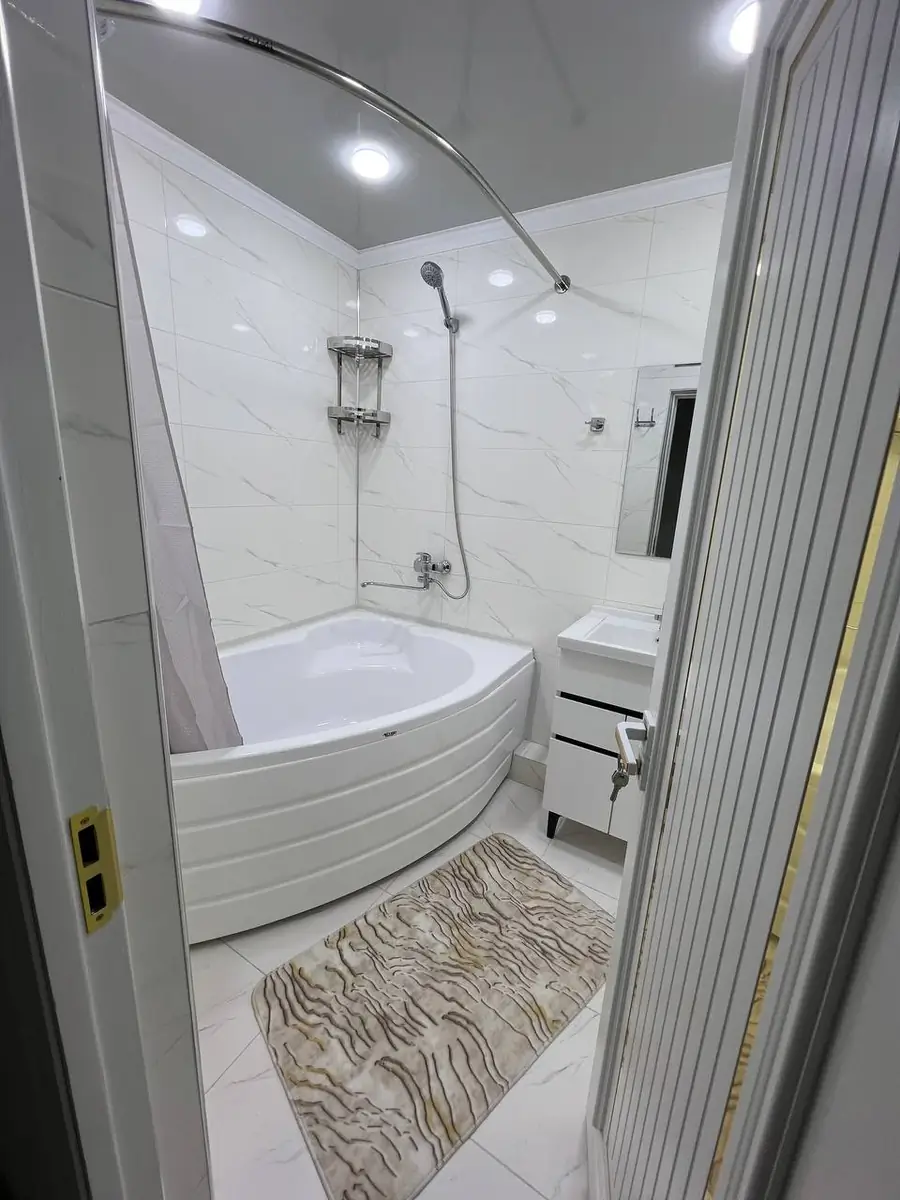 2-комнатная квартира − 75 м², 8/10 этаж