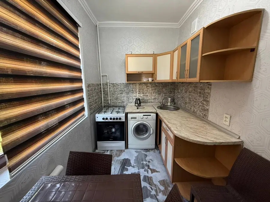 1 xonali kvartira sotiladi − 40 m²