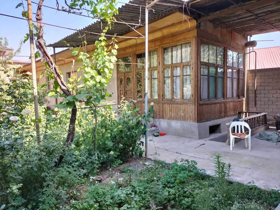 1-этажный дом − 300 м², 8.5 сот.