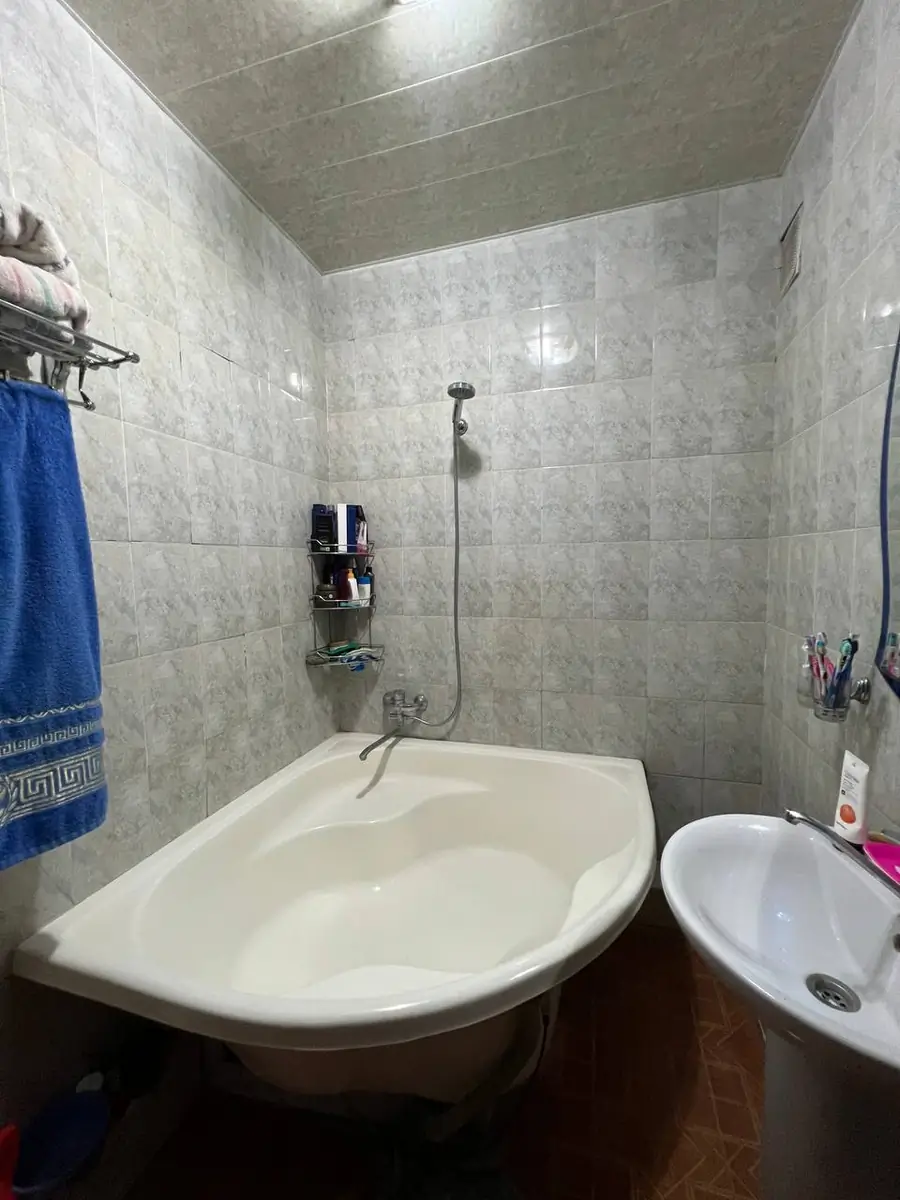 Более 5 xonali kvartira sotiladi − 120 m²