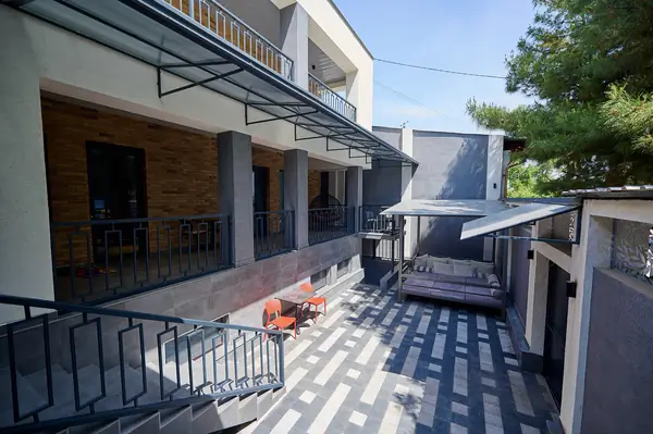 3-этажный дом − 450 м², 3 сот.