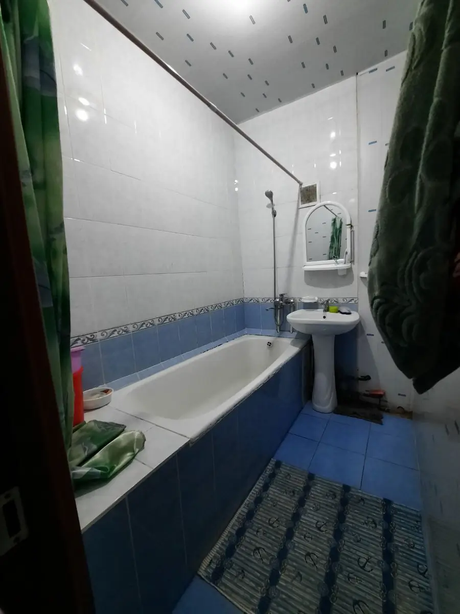 Сдается 3-комнатная квартира − 48 м²