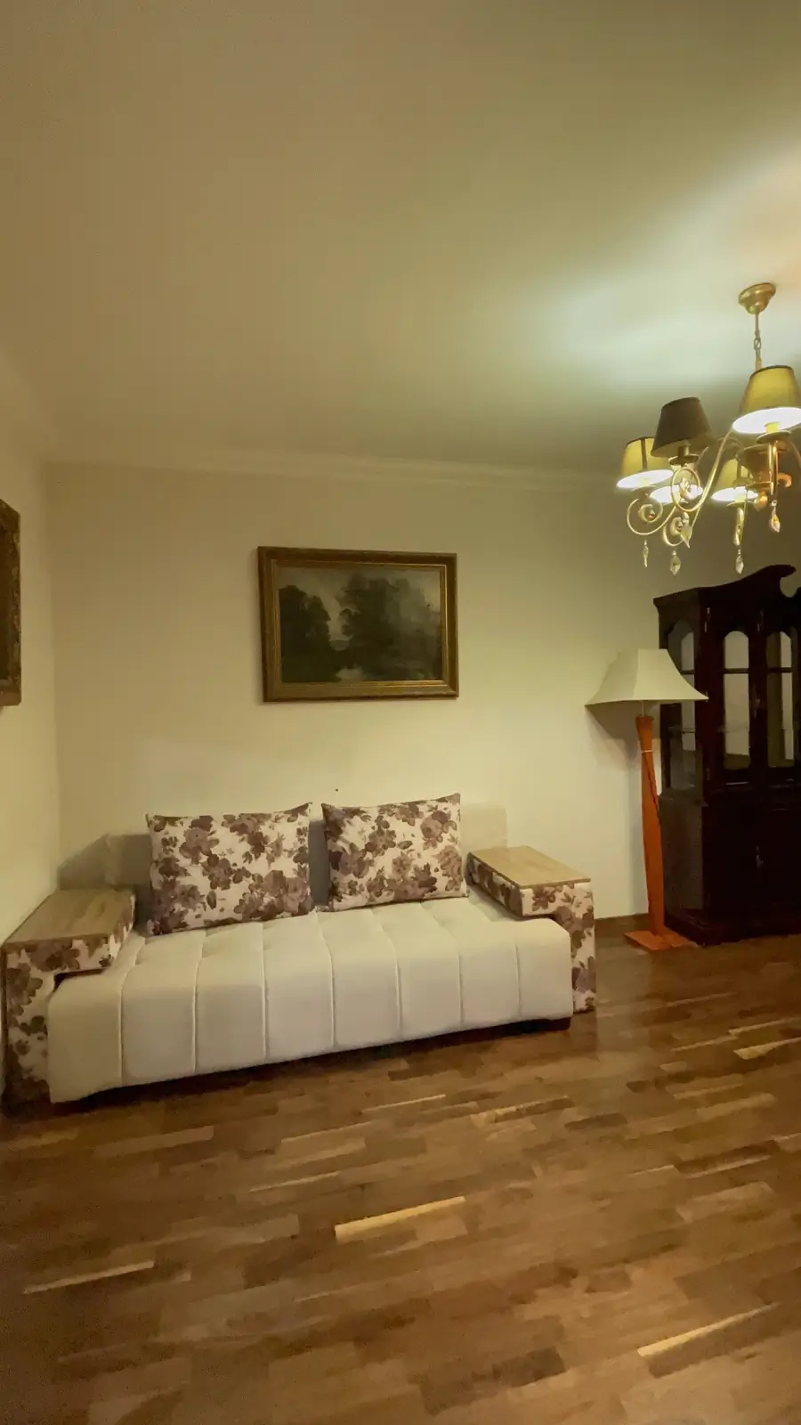 2-комнатная квартира − 53 м², 1/4 этаж