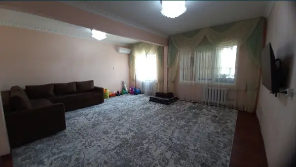 5 dan ortiq xonali kvartira − 112 m², 2/5 qavat