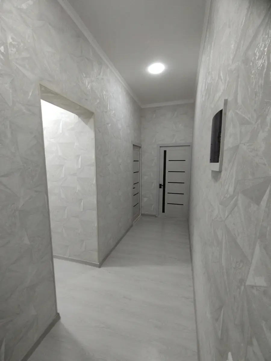 2 xonali kvartira − 70 m², 1/3 qavat
