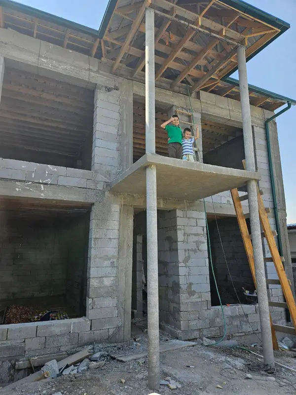 2 qavatli uy − 380 m², 4.8 sot. 