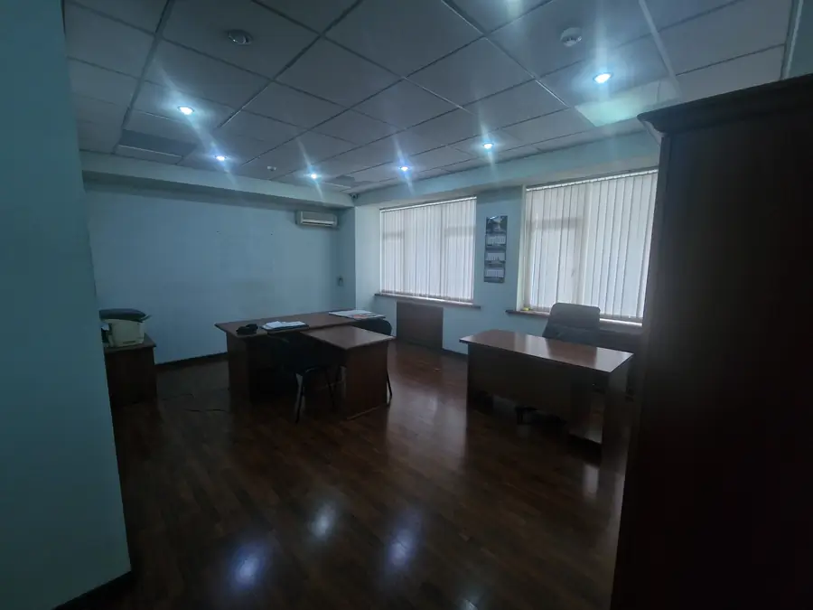 Ofis sotiladi − 388 m²