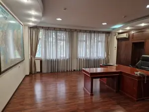 Ofis sotiladi − 388 m²