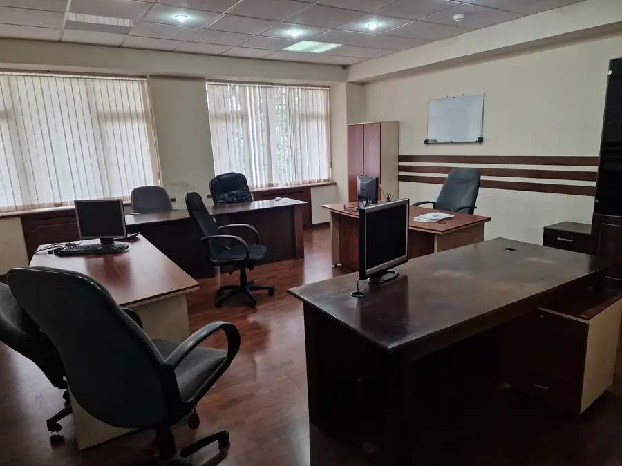 Ofis sotiladi − 388 m²