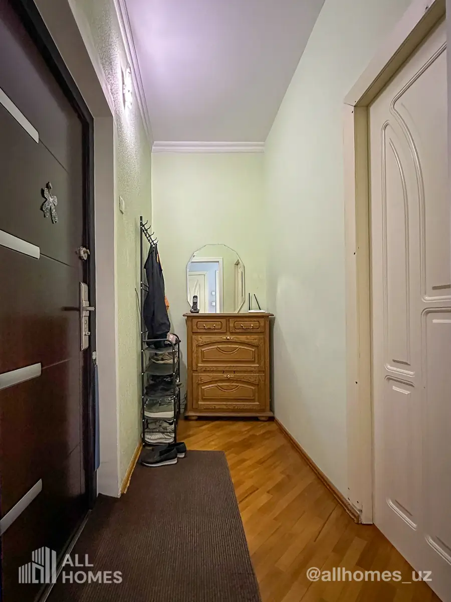 Продается 2-комнатная квартира − 62 м²