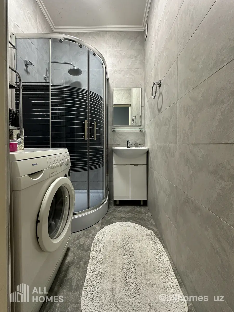 Продается 2-комнатная квартира − 62 м²