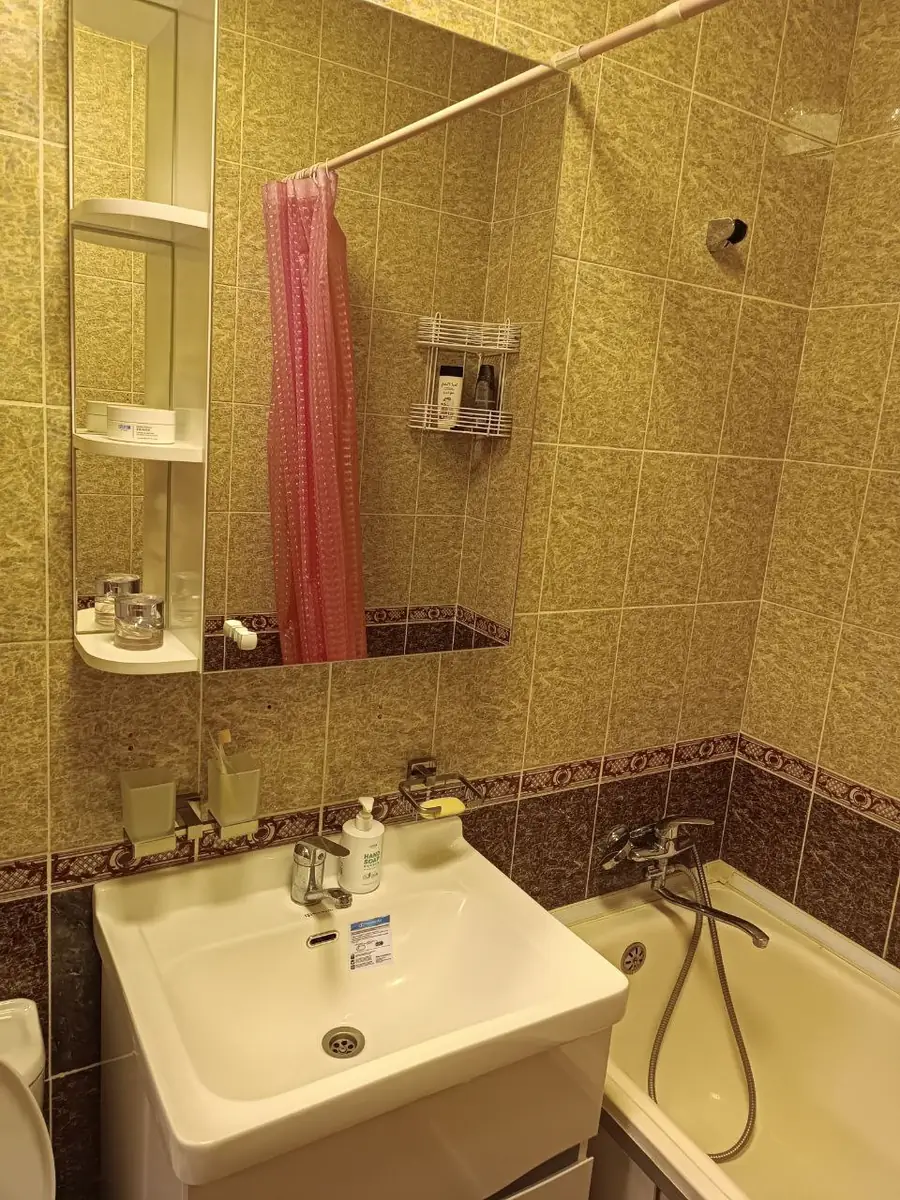 Сдается 1-комнатная квартира − 30 м²
